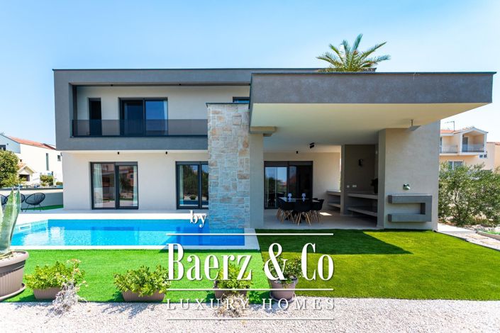 Image No.2-4 Bed Villa for sale