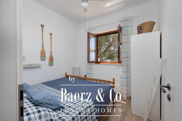 Image No.20-7 Bed Townhouse for sale