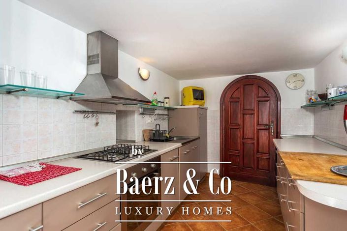 Image No.12-6 Bed Townhouse for sale