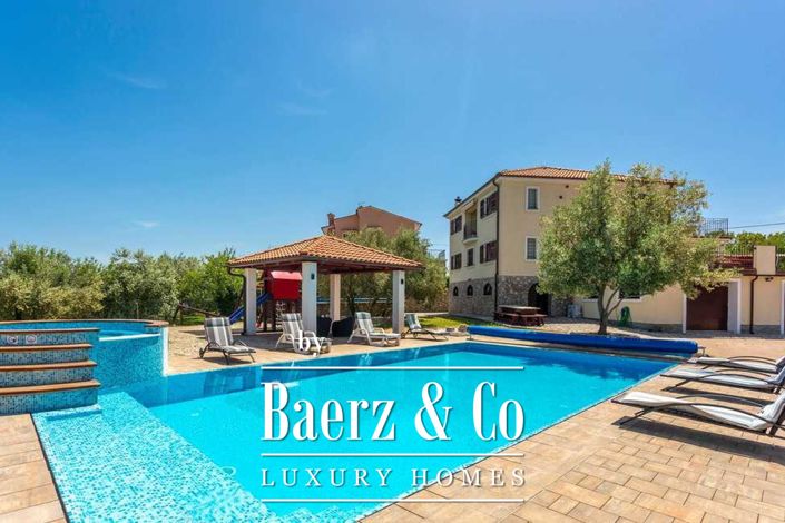 Image No.2-6 Bed Townhouse for sale