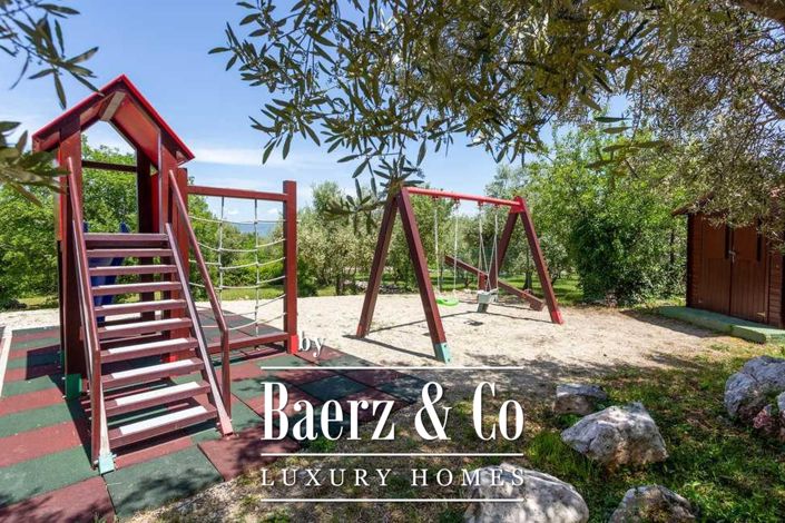 Image No.6-6 Bed Townhouse for sale