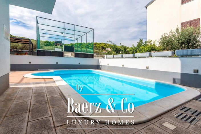 Image No.24-4 Bed Townhouse for sale