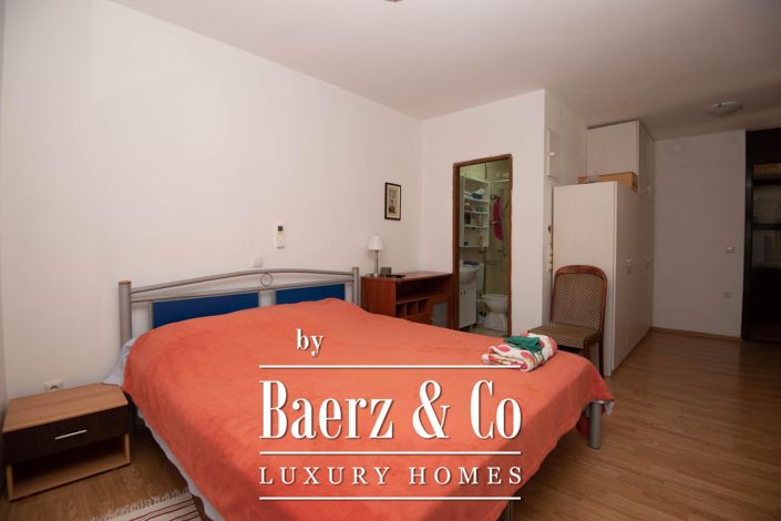Image No.10-9 Bed Townhouse for sale