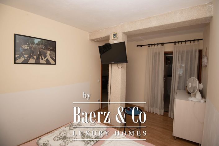 Image No.15-9 Bed Townhouse for sale