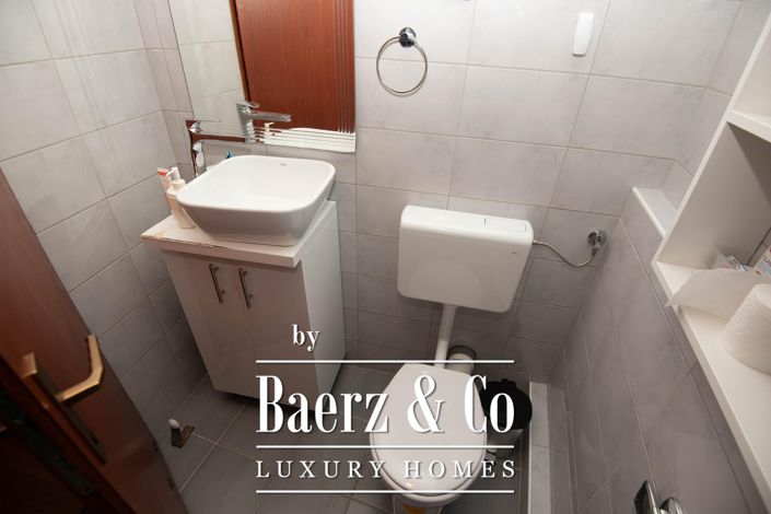Image No.21-9 Bed Townhouse for sale
