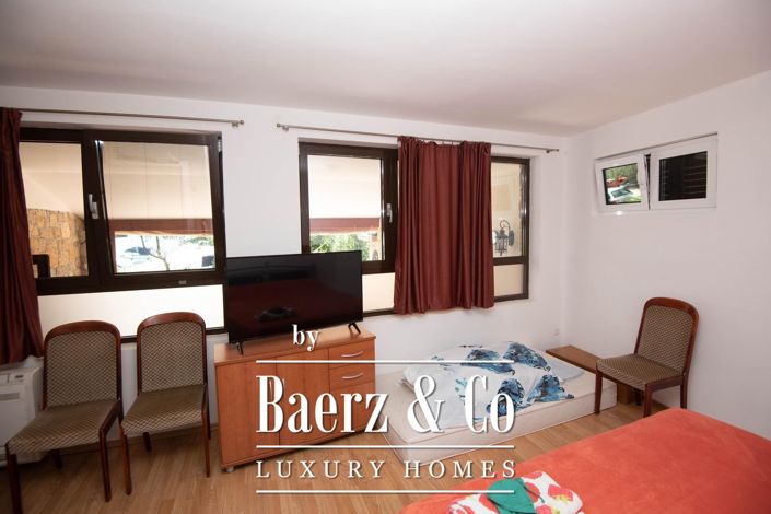 Image No.9-9 Bed Townhouse for sale