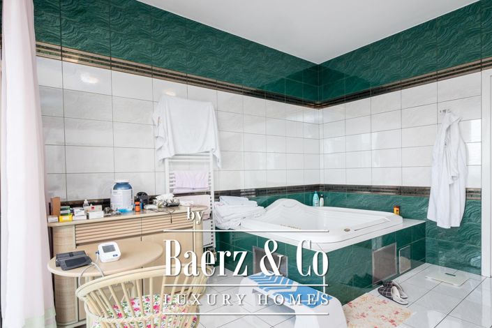 Image No.16-7 Bed Townhouse for sale