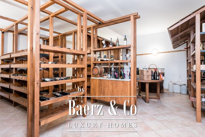 Image No.20-7 Bed Townhouse for sale