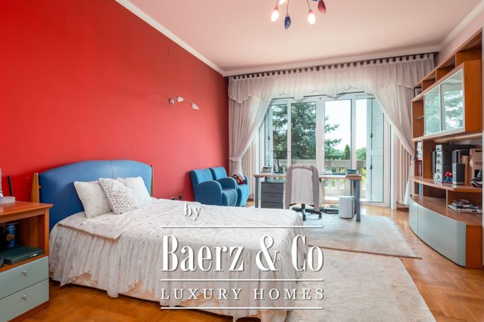 Image No.22-7 Bed Townhouse for sale