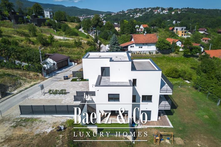 Image No.21-5 Bed Townhouse for sale