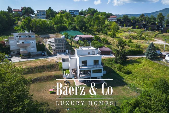 Image No.27-5 Bed Townhouse for sale