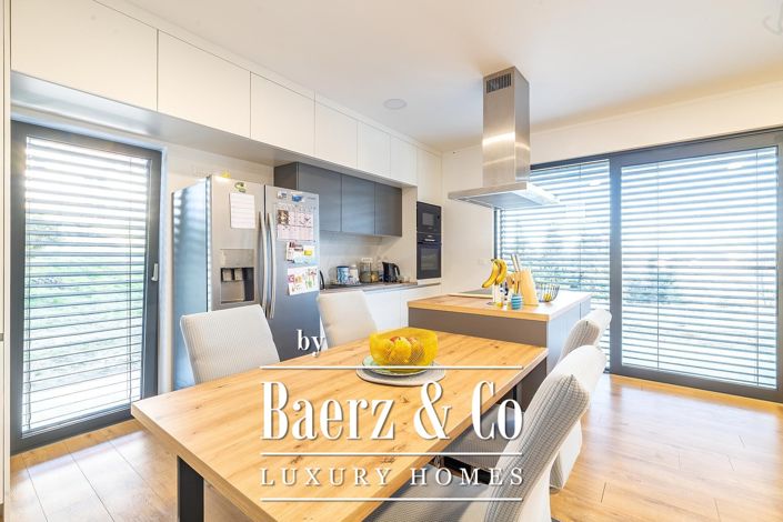 Image No.3-5 Bed Townhouse for sale
