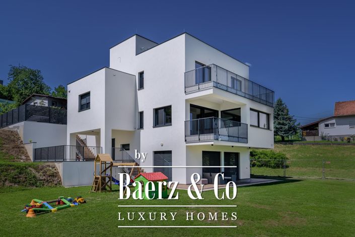 Image No.8-5 Bed Townhouse for sale