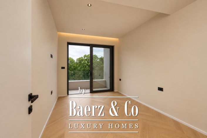 Image No.12-4 Bed Apartment for sale