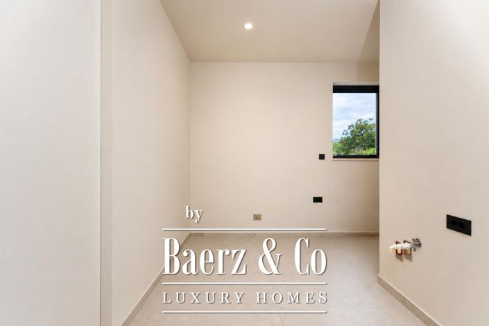 Image No.17-4 Bed Apartment for sale