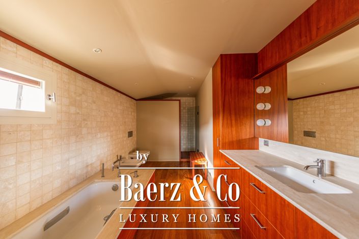 Image No.19-4 Bed Property for sale