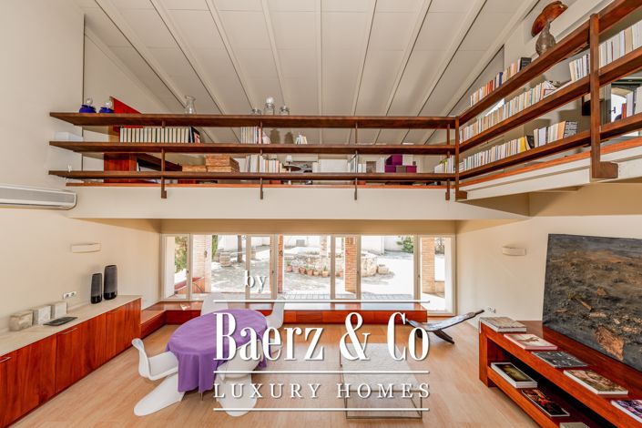 Image No.5-4 Bed Property for sale