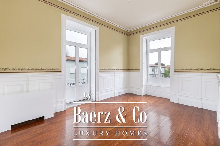 Image No.8-6 Bed House for sale