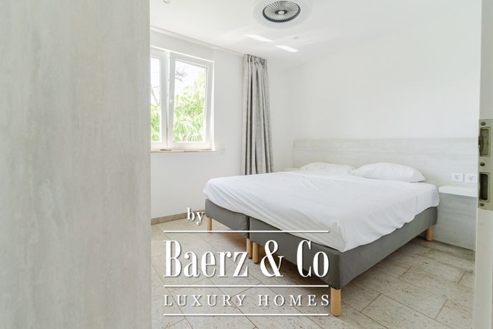 Image No.26-12 Bed Property for sale