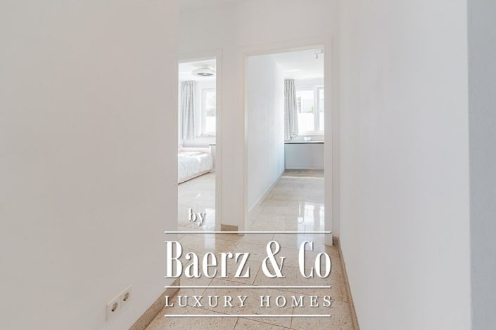 Image No.28-12 Bed Property for sale