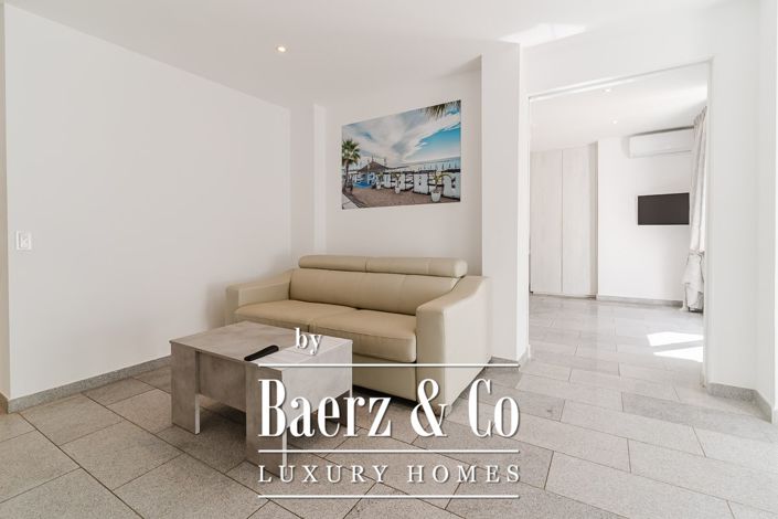 Image No.41-12 Bed Property for sale