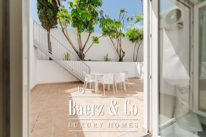 Image No.44-12 Bed Property for sale