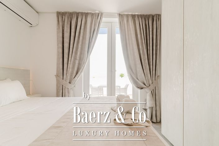 Image No.55-12 Bed Property for sale
