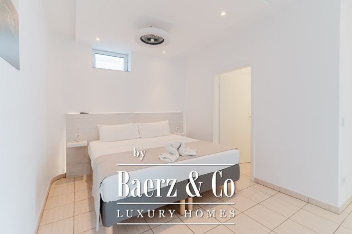 Image No.60-12 Bed Property for sale