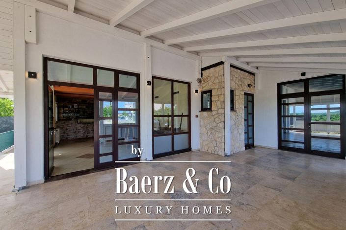 Image No.18-6 Bed House for sale