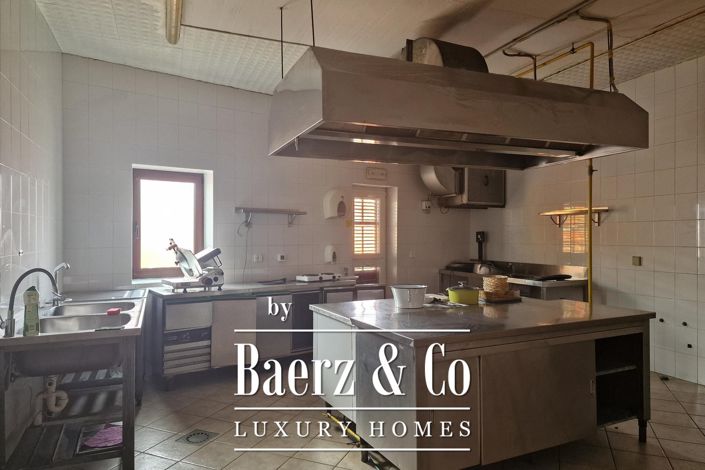 Image No.23-6 Bed House for sale