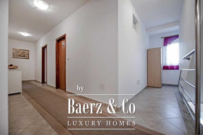 Image No.4-6 Bed House for sale