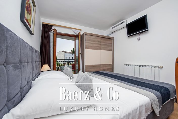 Image No.8-6 Bed House for sale