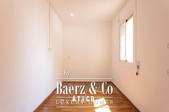 Image No.28-4 Bed Property for sale