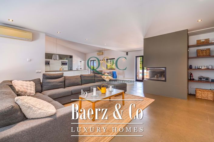 Image No.2-4 Bed Property for sale