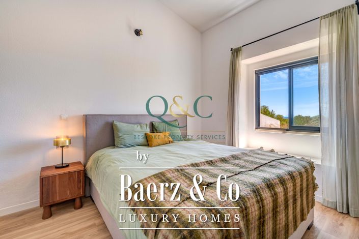 Image No.4-4 Bed Property for sale