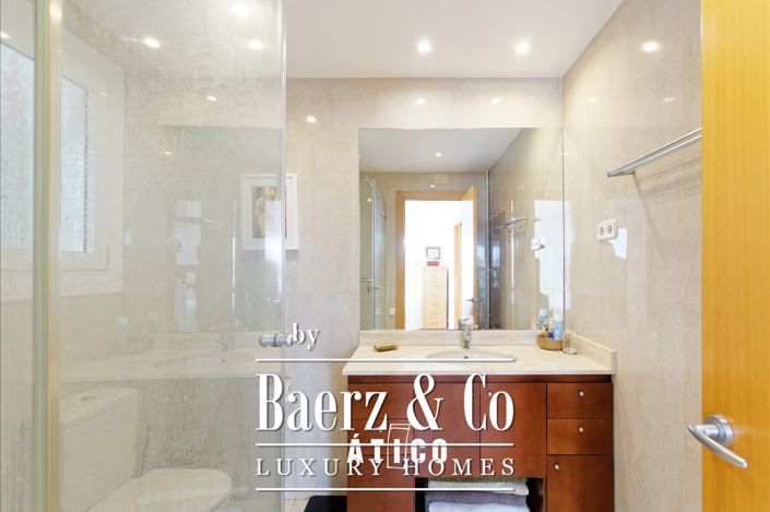 Image No.12-2 Bed Property for sale