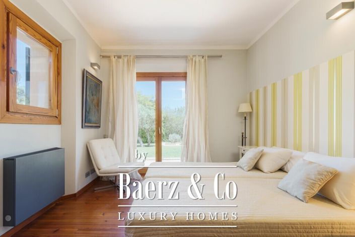 Image No.10-4 Bed Property for sale