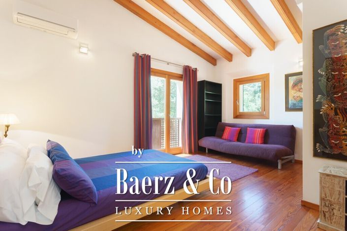 Image No.12-4 Bed Property for sale