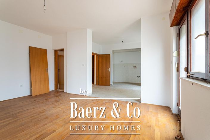 Image No.19-9 Bed Property for sale