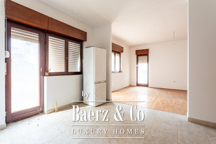 Image No.21-9 Bed Property for sale