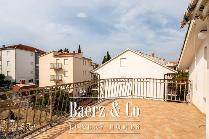 Image No.24-9 Bed Property for sale