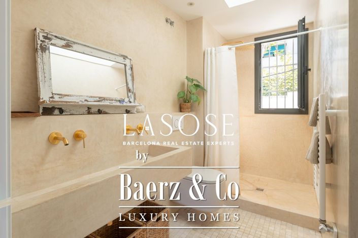 Image No.42-4 Bed Property for sale