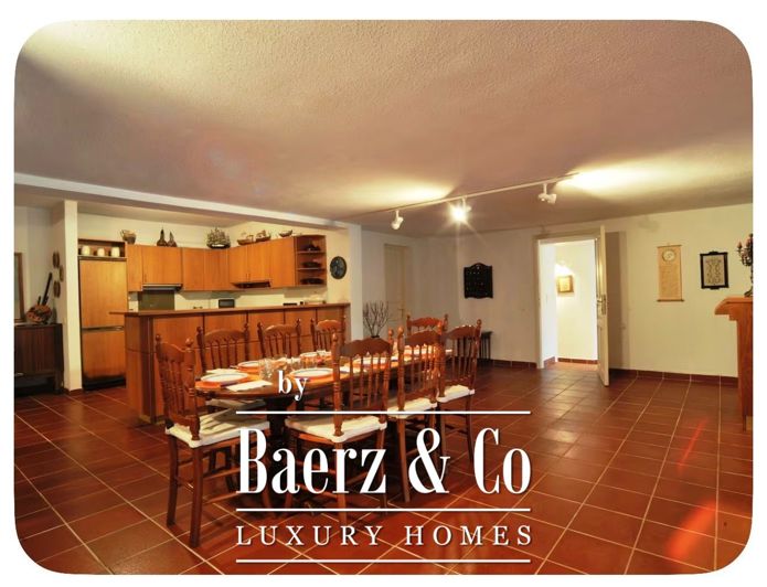 Image No.10-9 Bed Villa for sale
