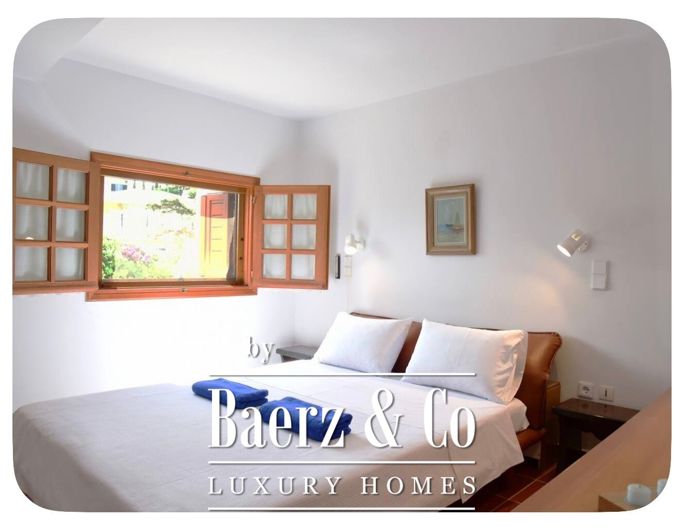 Image No.11-9 Bed Villa for sale