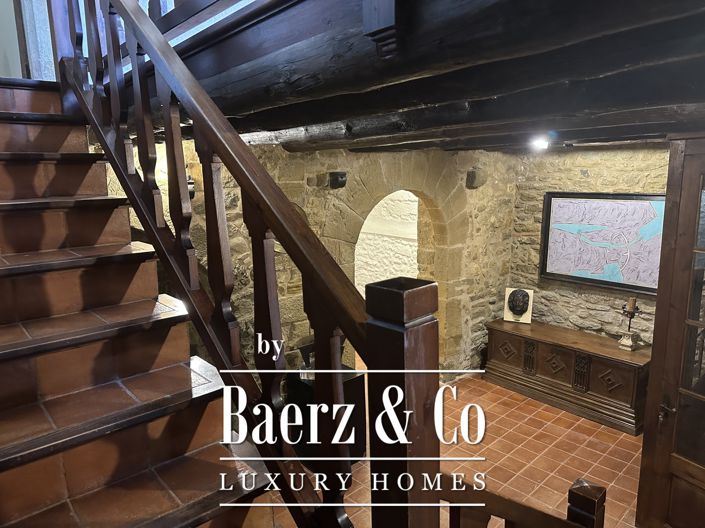 Image No.18-5 Bed Property for sale