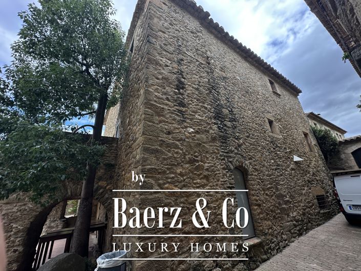 Image No.3-5 Bed Property for sale