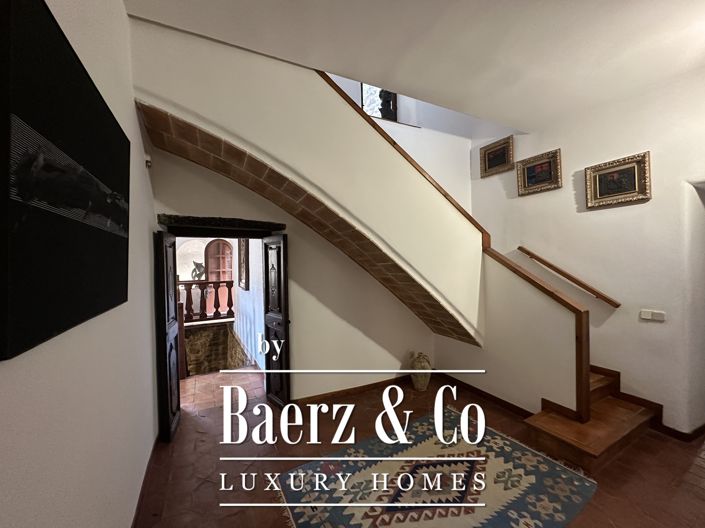 Image No.32-5 Bed Property for sale