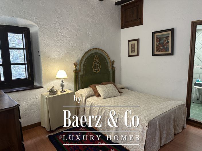 Image No.35-5 Bed Property for sale