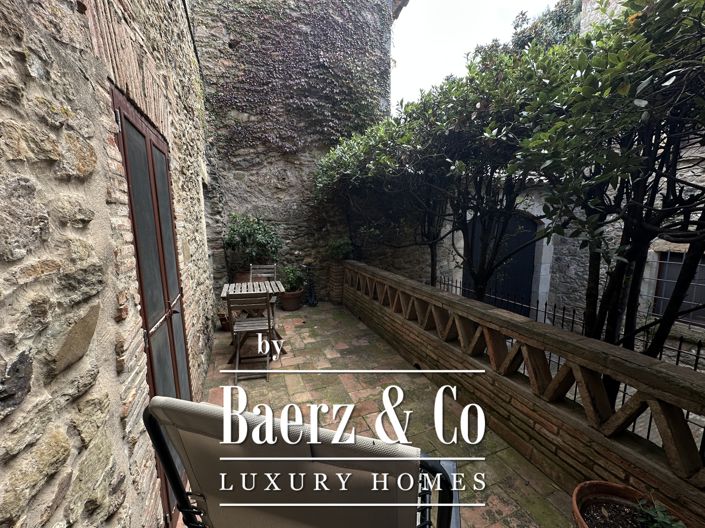 Image No.36-5 Bed Property for sale