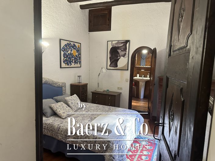 Image No.37-5 Bed Property for sale